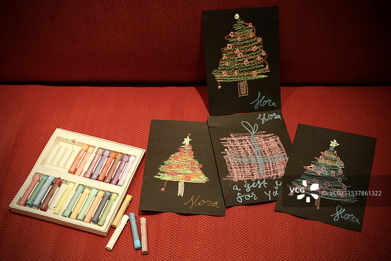 蜡笔画圣诞树图片素材