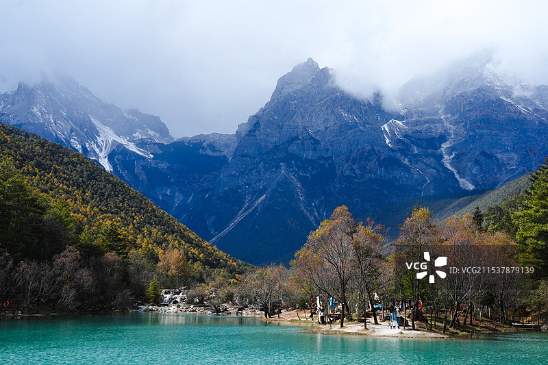 玉龙雪山和蓝月谷的水图片素材