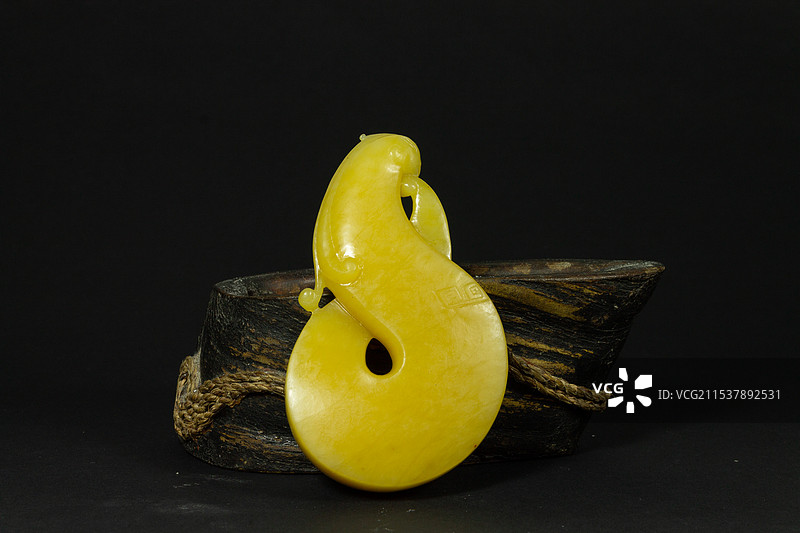 福州寿山石月尾绿石玄鸟摆件图片素材