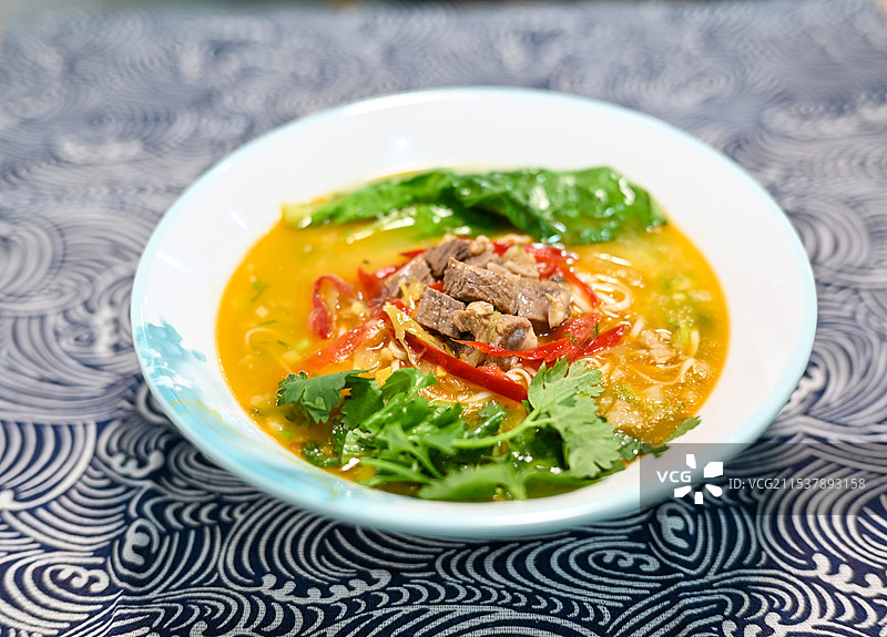 四川冬季美食泡椒牛肉面图片素材