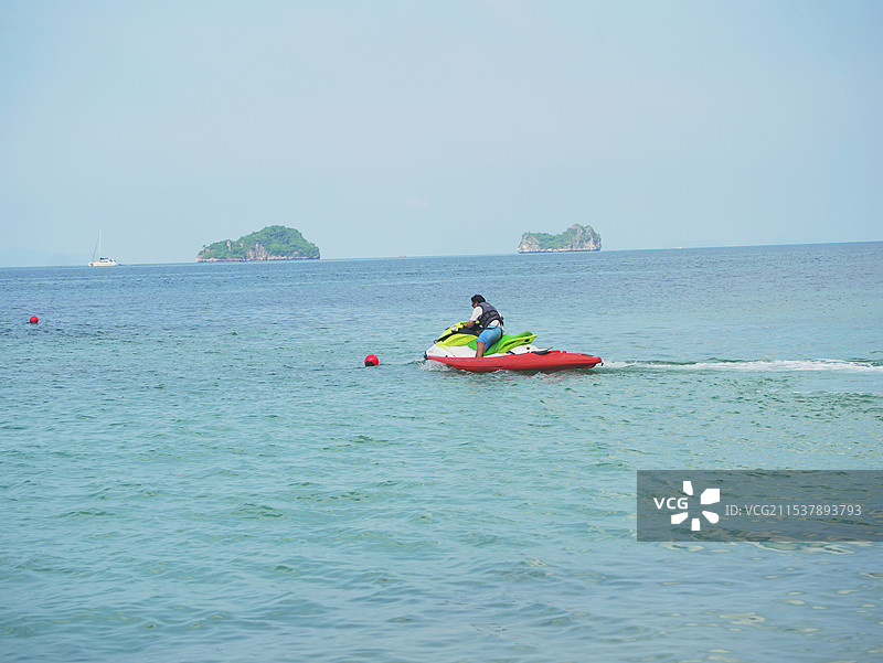 泰国苏梅岛平静海面图片素材
