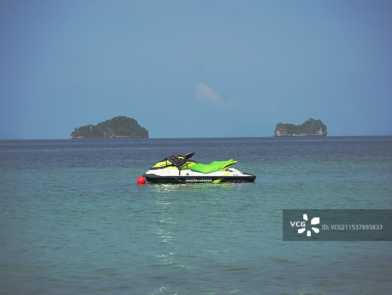 泰国苏梅岛平静海面图片素材