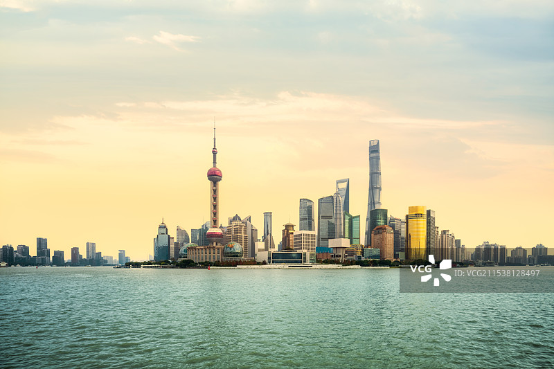 中国上海浦东陆家嘴现代建筑全景图图片素材