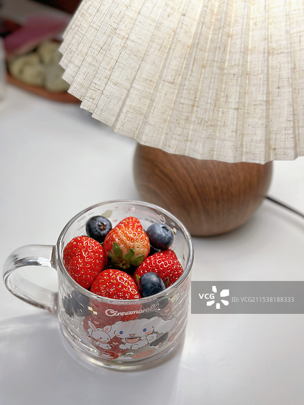 草莓杯图片素材
