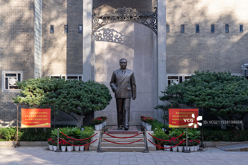 中国共产党代表团梅园新村纪念馆周恩来铜像图片素材