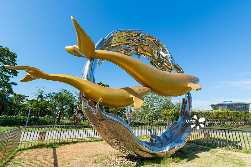 北海银滩公园小海豚雕塑，广西北海市图片素材