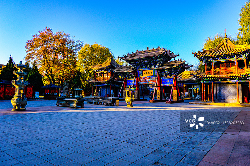 中国甘肃张掖，张掖大佛寺风光，大佛寺古建筑，钟楼，鼓楼，大佛殿，大佛寺的塔图片素材