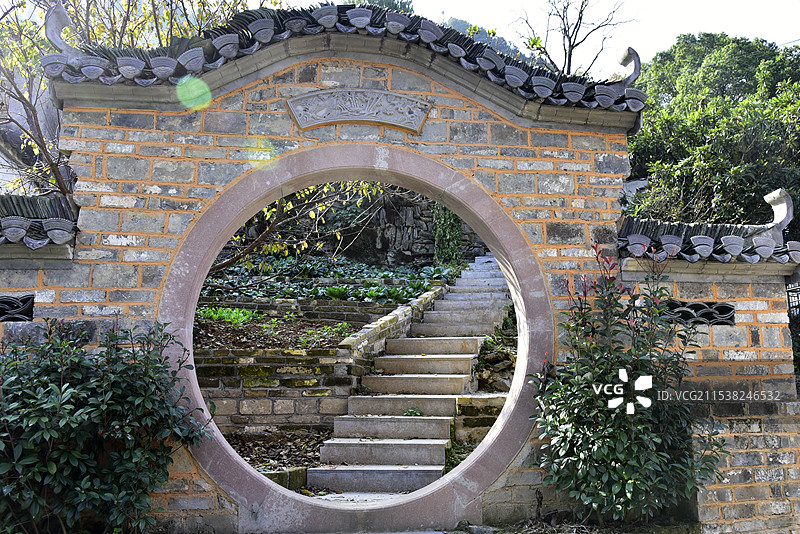 安徽新安江山水画廊风景区九砂村圆拱门图片素材