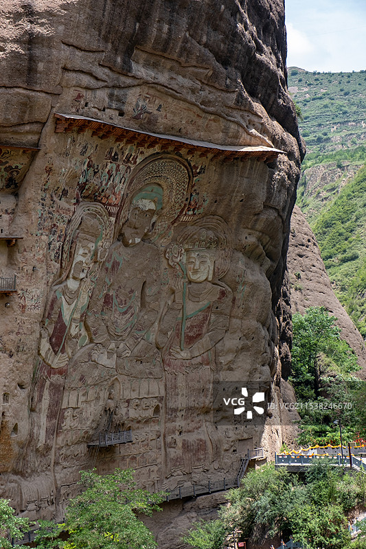甘肃天水武山水帘石窟群拉梢寺摩崖大佛图片素材