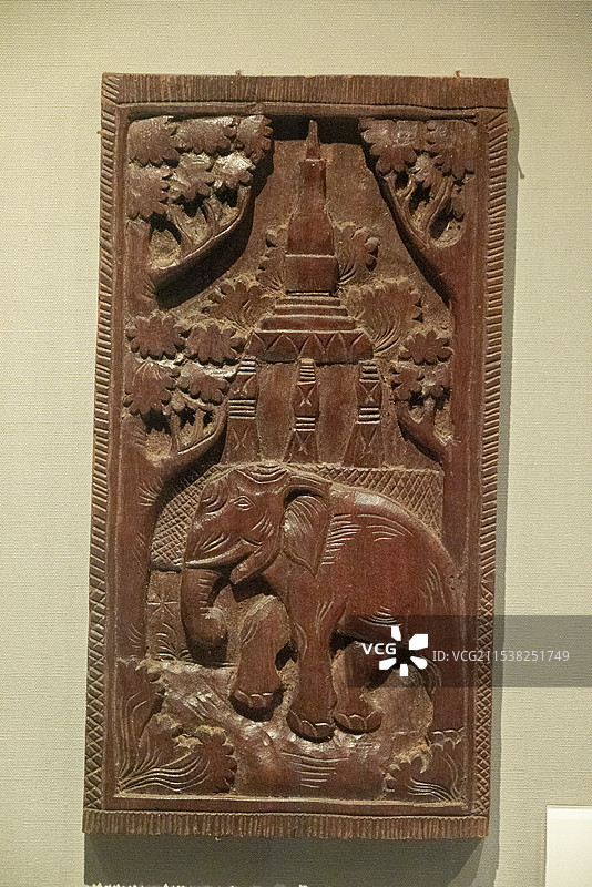 广西桂林博物馆文物展品象纹 木雕板图片素材