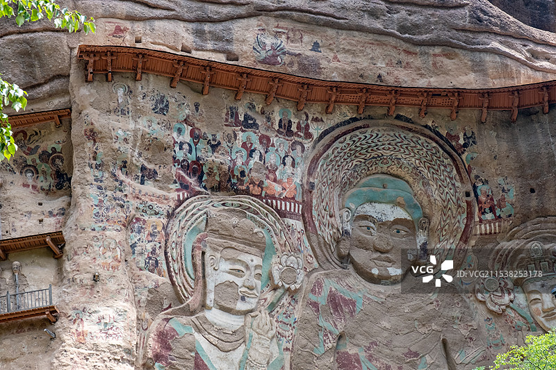 甘肃天水武山水帘石窟群拉梢寺摩崖大佛图片素材
