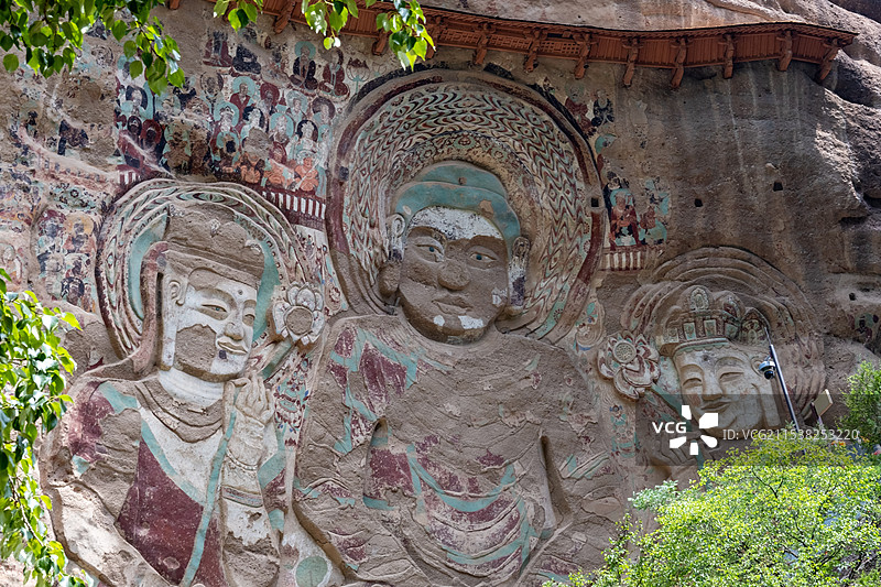 甘肃天水武山水帘石窟群拉梢寺摩崖大佛图片素材
