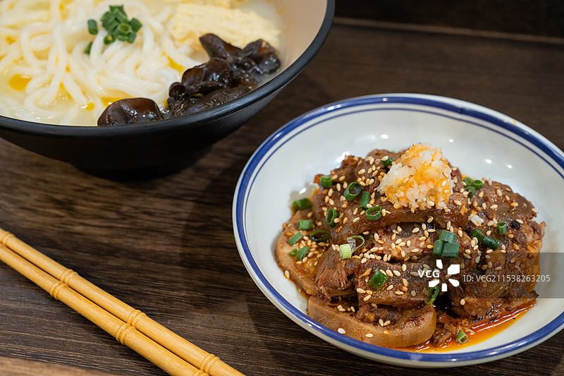 蒜辣牛魔王图片素材