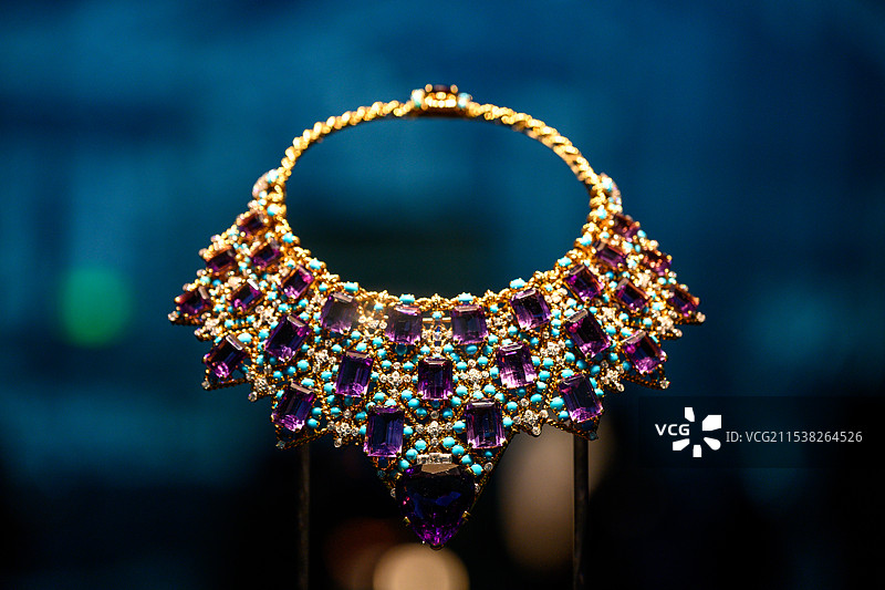 卡地亚典藏温莎公爵夫人项链，卡地亚巴黎1947年特别订制，上海博物馆“满庭芳菲”卡地亚的艺术魔力展览图片素材