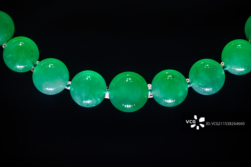 卡地亚典藏芭芭拉·赫顿项链，卡地亚巴黎1934年特别订制，上海博物馆“满庭芳菲”卡地亚的艺术魔力展览图片素材