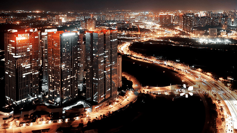 城市夜间建筑的高角度透视图片素材