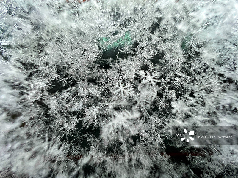 窗户上的雪花特写图片素材