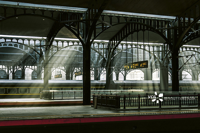 哈尔滨火车站丁达尔效应图片素材