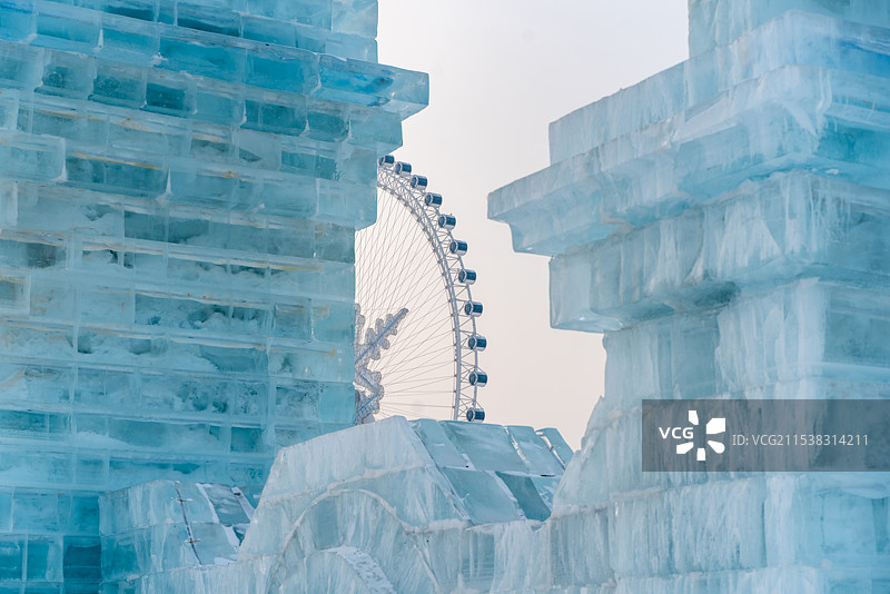 哈尔滨冰雪大世界冰雪城堡 雪雕艺术 冰滑梯 雪花结晶 冰雪奇观 雪地脚印 冰灯盛会 寒江雪韵 雪道飞图片素材
