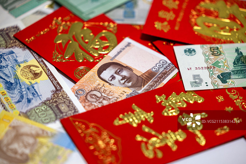 中国传统节日春节过年压岁钱红包和国外钱币图片素材