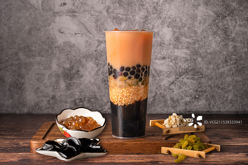 搭配小料的珍珠奶茶图片素材