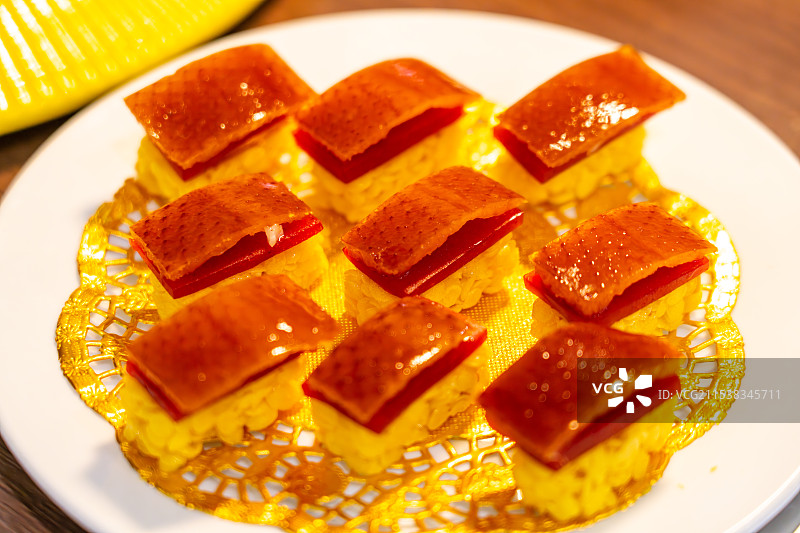 中国饮食文化中华美食北京烤鸭香酥烤鸭皮图片素材