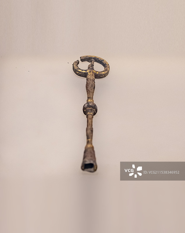 环首错金饰件 西汉 六安市金安区三十铺镇双墩一号墓 安徽省文物考古研究所图片素材