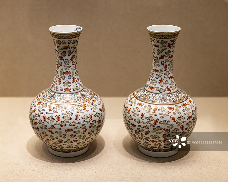 粉彩描金云蝠纹赏瓶 清光绪 安徽博物院图片素材