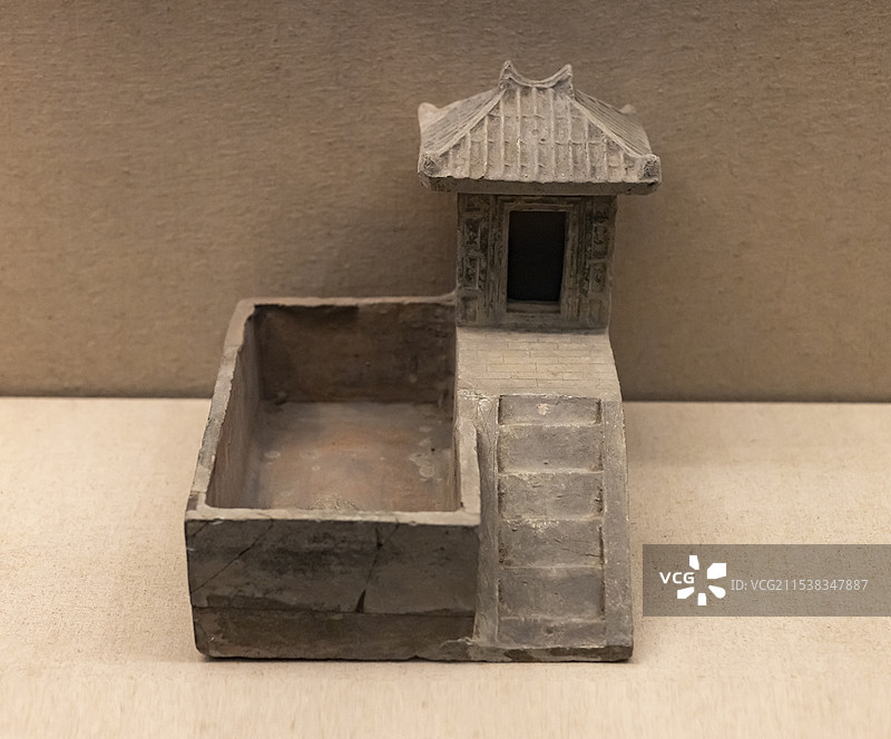 绿釉陶猪圈 东汉 太和县 安徽博物院图片素材