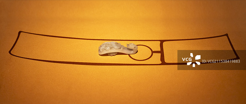 白玉螭纹龙首带钩 元 安徽博物院图片素材