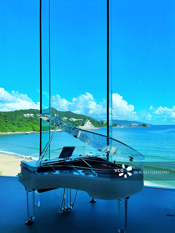 海边钢琴图片素材