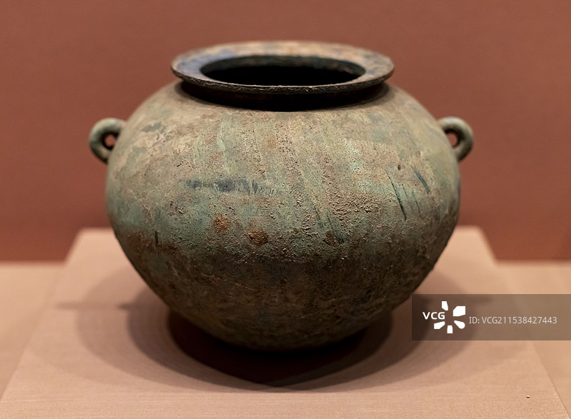 环耳铜缶 春秋 舒城凤凰嘴出土 安徽楚文化博物馆 寿县博物馆图片素材