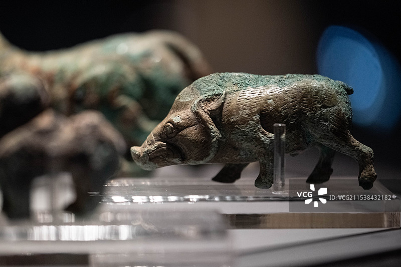 江西南昌汉代海昏侯国遗址博物馆青铜动物玩具图片素材