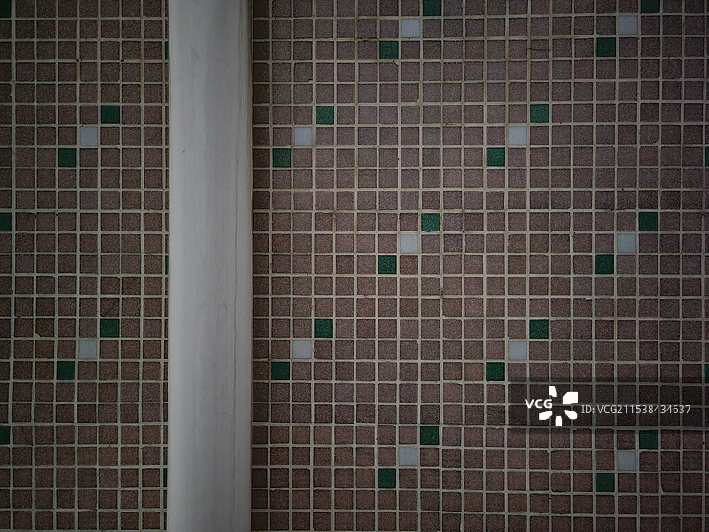 方格之间管道矗立图片素材