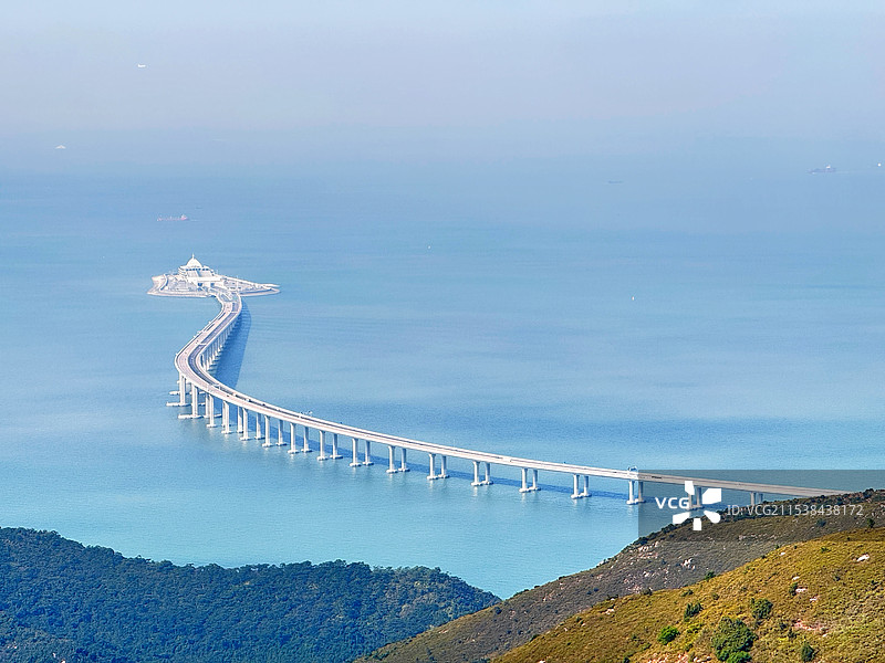 香港昂坪公园俯瞰港珠澳大桥图片素材