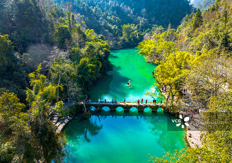 贵州荔波小七孔桥晴天航拍景观图片素材