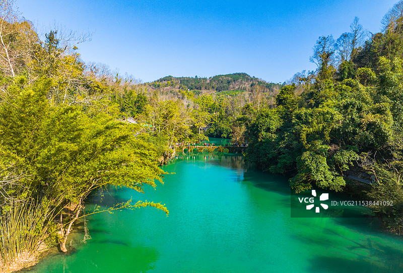 贵州荔波小七孔桥晴天航拍景观图片素材