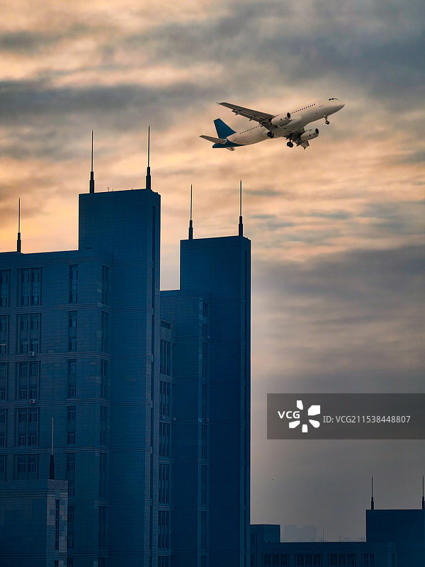 都市飞翔图片素材