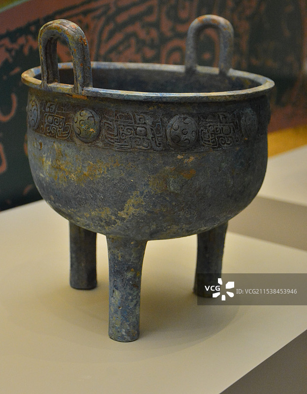 噩侯涡纹鼎，随州羊子山出土，小国巨制-西周早期噩侯四器，青铜器展览，清华大学艺术博物馆图片素材