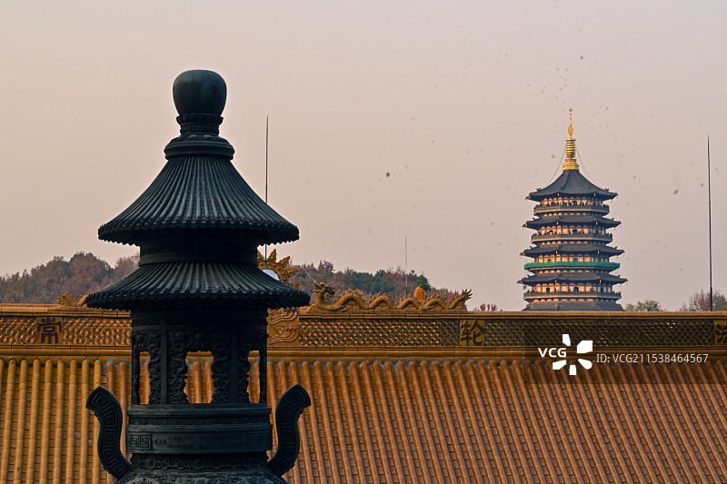 杭州净慈禅寺和雷峰塔图片素材