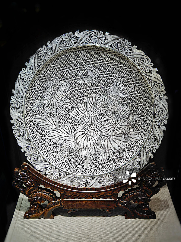 纯银花蝶绮梦花丝盘工艺美术品非物质文化遗产传统技艺图片素材