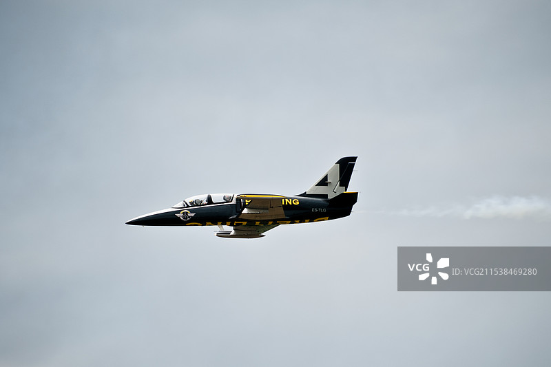 克拉玛依航展百年灵表演中图片素材