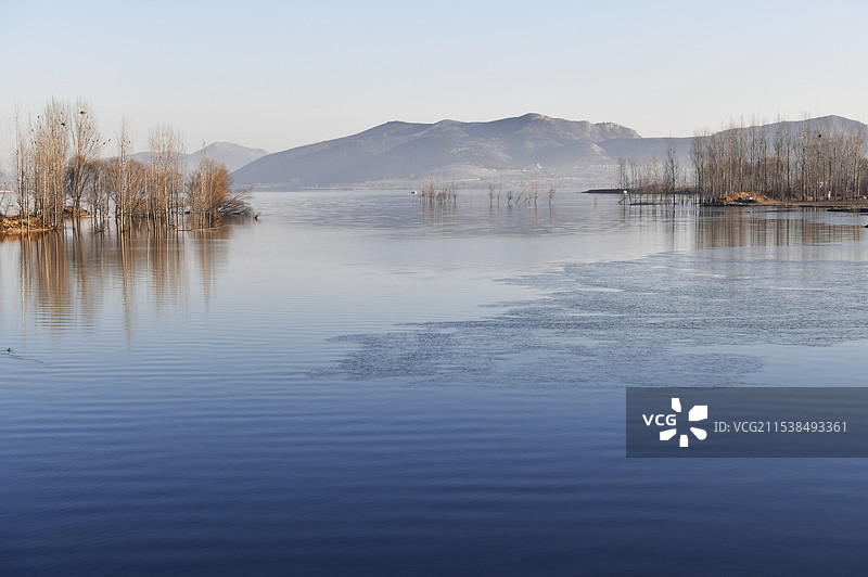 山东济宁曲阜市尼山水库风光图片素材