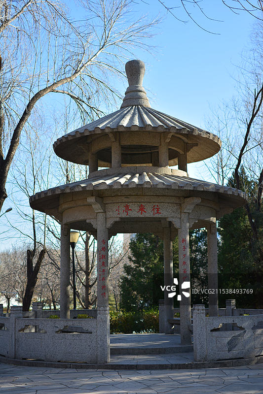 往来亭，北京玲珑公园慈寿寺塔图片素材
