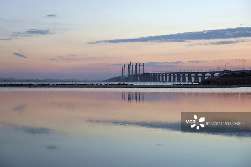 黄昏的泉州湾跨海大桥景象图片素材