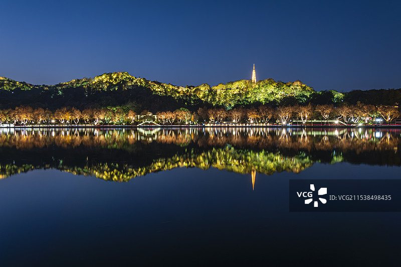 杭州西湖保俶塔夜景图片素材