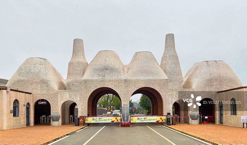 云南弥勒东方韵景区大门图片素材