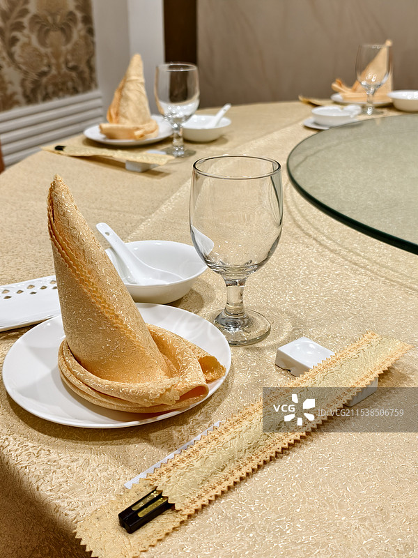 餐桌上的餐具图片素材