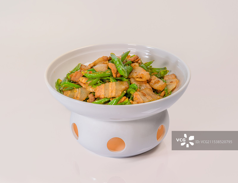 青椒炒五花肉与背景留白图片素材