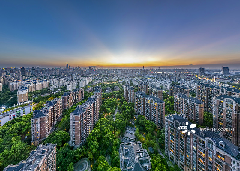 夕阳下浦东金桥镇高楼林立的居住区图片素材